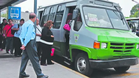 A partir del 1 de noviembre la tarifa de transporte público en CDMX sube de 7.50 a 9.50 pesos. Usuarios se enteran con sorpresa y cuestionan la calidad del servicio. Se sumarán más aumentos en 2026 con la aprobación del Paquete Económico.

Para más información del tema, visita: https://www.eleconomista.com.mx/finanzaspersonales/incremento-pasaje-cdmx-sorprende-usuarios-asi-impacta-gasto-familiar-20251103-784774.html

¡Síguenos en nuestras redes sociales para mantenerte informado!

Twitter: https://twitter.com/eleconomista 
Facebook: https://www.facebook.com/ElEconomista.mx
Instagram: https://www.instagram.com/eleconomistamx
LinkedIn: https://www.linkedin.com/company/el-economista/

#ElEconomista #EETV