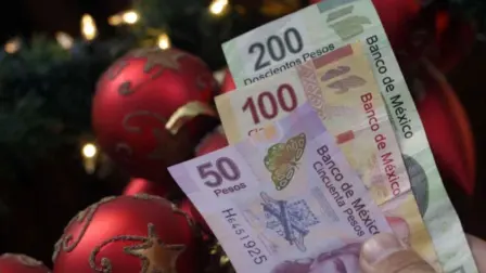 Aunque el aguinaldo se suele otorgar en diciembre, hay trabajadores que lo recibirán a partir de noviembre, esto por un decreto presidencial.

Para más información del tema, visita: https://www.eleconomista.com.mx/capital-humano/aguinaldo-anticipado-trabajadores-reciben-prestacion-noviembre-20251107-785476.html

¡Síguenos en nuestras redes sociales para mantenerte informado!

Twitter: https://twitter.com/eleconomista 
Facebook: https://www.facebook.com/ElEconomista.mx
Instagram: https://www.instagram.com/eleconomistamx
LinkedIn: https://www.linkedin.com/company/el-economista/

#ElEconomista #EETV