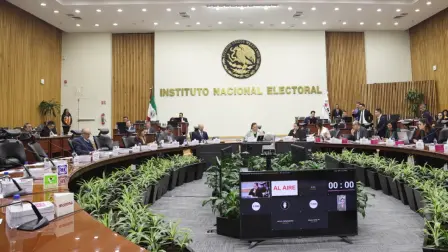 Los recursos presupuestados para los órganos electorales en México —el INE y el TEPJF— bajarán considerablemente en 2026 respecto de los recursos recibidos el año previo.

Para más información del tema, visita: https://www.eleconomista.com.mx/politica/proyectan-menores-recursos-organos-electorales-20251109-785433.html

¡Síguenos en nuestras redes sociales para mantenerte informado!

Twitter: https://twitter.com/eleconomista 
Facebook: https://www.facebook.com/ElEconomista.mx
Instagram: https://www.instagram.com/eleconomistamx
LinkedIn: https://www.linkedin.com/company/el-economista/

#ElEconomista #INE #TEPJF