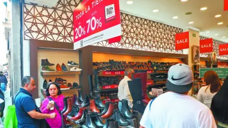 Desplegará a 1,196 servidores públicos que harán brigadas itinerantes en los 337 centros comerciales que participan.

Para más información del tema, visita: https://www.eleconomista.com.mx/empresas/profeco-lanza-operativo-vigilancia-buen-20251109-785768.html

¡Síguenos en nuestras redes sociales para mantenerte informado!

Twitter: https://twitter.com/eleconomista 
Facebook: https://www.facebook.com/ElEconomista.mx
Instagram: https://www.instagram.com/eleconomistamx
LinkedIn: https://www.linkedin.com/company/el-economista/
T

#ElEconomista #EETV