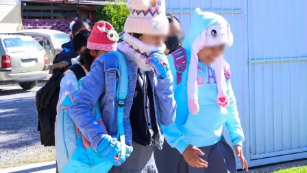 Frente frío afecta las clases presenciales en escuelas públicas y privadas.