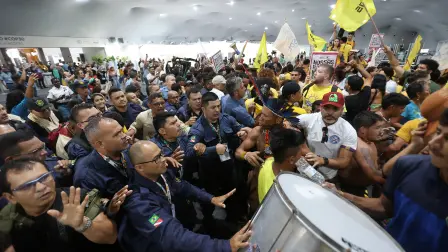 Manifestantes se enfrentan con elementos de seguridad de COP30.