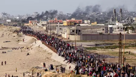 Israel anunció que abrió el miércoles un paso fronterizo en el norte de Gaza para permitir la entrada de ayuda humanitaria suministrada por la ONU y otras organizaciones internacionales.

¡Síguenos en nuestras redes sociales para mantenerte informado!

Twitter: https://twitter.com/eleconomista 
Facebook: https://www.facebook.com/ElEconomista.mx
Instagram: https://www.instagram.com/eleconomistamx
LinkedIn: https://www.linkedin.com/company/el-economista/

#ElEconomista #EETV