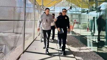 Investigaciones periodísticas en México y EU apuntan a que la restricción del visado sería una advertencia de Washington.

Para más información del tema, visita: https://www.eleconomista.com.mx/politica/eu-retira-visa-alcalde-ciudad-fronteriza-san-luis-rio-colorado-20251114-786693.html

¡Síguenos en nuestras redes sociales para mantenerte informado!

Twitter: https://twitter.com/eleconomista 
Facebook: https://www.facebook.com/ElEconomista.mx
Instagram: https://www.instagram.com/eleconomistamx
LinkedIn: https://www.linkedin.com/company/el-economista/

#ElEconomista #CésarIvánSandoval #Visa