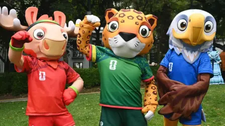 México será sede de 13 partidos del Mundial 2026 y apuesta por un modelo que combine turismo, infraestructura y eventos masivos para capitalizar el impacto económico del torneo.

Para más información del tema, visita: https://www.eleconomista.com.mx/politica/mundial-2026-dejaria-3-000-mdd-mexico-asi-busca-pais-capitalizar-turismo-deportivo-20251115-786758.html 

¡Síguenos en nuestras redes sociales para mantenerte informado!

Twitter: https://twitter.com/eleconomista 
Facebook: https://www.facebook.com/ElEconomista.mx
Instagram: https://www.instagram.com/eleconomistamx
LinkedIn: https://www.linkedin.com/company/el-economista/

#ElEconomista #Mundial2026 #Futbol