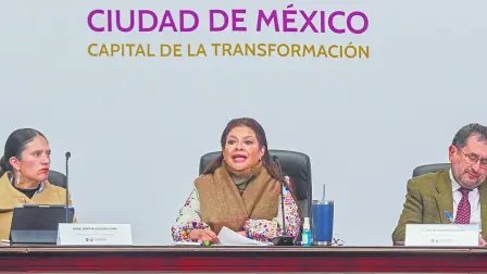 La fiscal de la Ciudad de México, Bertha Alcalde Luján, indicó que a 19 detenidos se les señala por robo, lesiones y daño a la propiedad también.

Para más información del tema, visita: https://www.eleconomista.com.mx/politica/acusan-intento-homicidio-manifestantes-20251118-787072.html

¡Síguenos en nuestras redes sociales para mantenerte informado!

Twitter: https://twitter.com/eleconomista
Facebook: https://www.facebook.com/ElEconomista.mx
Instagram: https://www.instagram.com/eleconomistamx
LinkedIn: https://www.linkedin.com/company/el-economista/

#ElEconomista #EETV