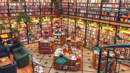 Entre los lectores en México se observa que el 70% de ellos lee libros, lo que posiciona a este contenido como el más consumido. En la segunda posición se ubican los blogs o foros de internet, consumidos por el 58% de los lectores.

Para más información del tema, visita: https://www.eleconomista.com.mx/arteseideas/8-10-mexicanos-declara-haber-leido-contenido-digital-impreso-molec-20251118-787116.html

¡Síguenos en nuestras redes sociales para mantenerte informado!

Twitter: https://twitter.com/eleconomista 
Facebook: https://www.facebook.com/ElEconomista.mx
Instagram: https://www.instagram.com/eleconomistamx
LinkedIn: https://www.linkedin.com/company/el-economista/

#ElEconomista #EETV