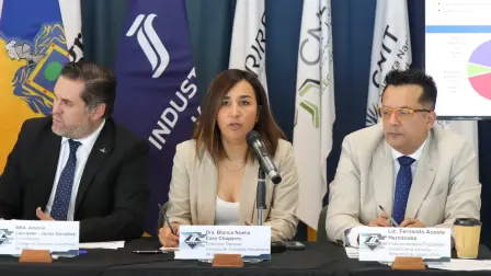 Antonio Lancaster Jones, coordinador del Consejo de Cámaras Industriales de Jalisco; Blanca Noelia Caro, directora del CCIJ y Fernando, Acosta Hernández, presidente de la CIAJ.