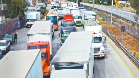 Las agrupaciones que encabezarán la protesta son el Frente Nacional para el Rescate del Campo Mexicano (FNRCM), el Movimiento Agrícola Campesino (MAC) y la Asociación Nacional de Transportistas (ANTAC), las mismas que ya habían advertido un “paro total” ante el incremento de ataques en carretera, extorsiones, revisiones abusivas y la falta de apoyos para el sector agrícola.

Para más información del tema, visita: https://www.eleconomista.com.mx/politica/megabloqueo-transportistas-horario-cierres-cdmx-edomex-estados-pais-24-noviembre-20251123-787879.html

¡Síguenos en nuestras redes sociales para mantenerte informado!

Twitter: https://twitter.com/eleconomista 
Facebook: https://www.facebook.com/ElEconomista.mx
Instagram: https://www.instagram.com/eleconomistamx
LinkedIn: https://www.linkedin.com/company/el-economista/
T

#ElEconomista #EETV