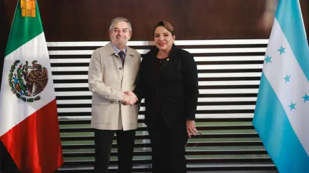 El titular de la SRE recibió a la presidenta de Honduras, Xiomara Castro, quien esta tarde llegó a la Ciudad de México.