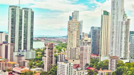Selva densa, monos curiosos y aves exóticas rodean el Lago Gatún, un santuario natural en el corazón de Panamá