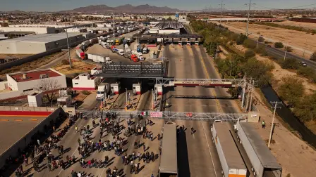 Bloqueos en la garita Zaragoza-Ysleta del lunes 25 de noviembre. Foto: Reuters
