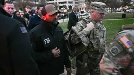 Trump publicó un video el jueves en el que calificó el ataque como un "acto de maldad" y cargó contra los inmigrantes, a los que pintó como una amenaza.

Para más información del tema, visita: https://www.eleconomista.com.mx/internacionales/fbi-investiga-tiroteo-washington-acto-terrorista-20251127-788605.html

¡Síguenos en nuestras redes sociales para mantenerte informado!

Twitter: https://twitter.com/eleconomista 
Facebook: https://www.facebook.com/ElEconomista.mx
Instagram: https://www.instagram.com/eleconomistamx
LinkedIn: https://www.linkedin.com/company/el-economista/

#ElEconomista #EETV