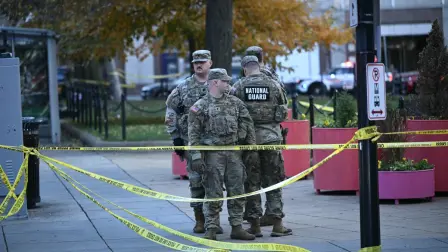 El sospechoso detenido en el tiroteo del miércoles fue identificado como un ciudadano afgano que trabajó con las fuerzas estadounidenses en Afganistán.