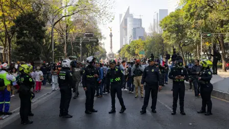 Manifestantes recorren las calles de CDMX.