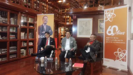 Javier Martínez, presidente de la Red Mexicana de Personas que viven con VIH/SIDA, Dr. Sigfrido Rangel, Director Médico de GSK México. Especialista en infectología y Rafel Polanco, Government Affairs Patient Advocacy Manager en GSK MéxicoRafel Polanco, Government Affairs Patient Advocacy Manager en GSK México