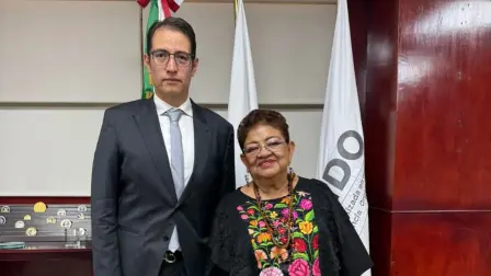César Oliveros, nuevo titular de la FEMDO, junto a Ernestina Godoy.