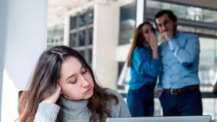 La reforma a la Ley Federal del Trabajo reconoce nuevas formas de violencia laboral y obliga a los empleadores a prevenirlas y reparar el daño.

Para más información del tema, visita: https://www.eleconomista.com.mx/capital-humano/reforma-violencia-laboral-avanza-comisiones-senado-20251203-789310.html 

¡Síguenos en nuestras redes sociales para mantenerte informado!

Twitter: https://twitter.com/eleconomista 
Facebook: https://www.facebook.com/ElEconomista.mx
Instagram: https://www.instagram.com/eleconomistamx
LinkedIn: https://www.linkedin.com/company/el-economista/

#ElEconomista #EETV
