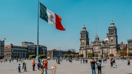 La confianza de los empresarios en México cerró noviembre en terreno negativo, hilando dos meses a la baja y reflejando una mayor cautela respecto a si este es el momento adecuado para invertir en el país, de acuerdo con el Inegi.

Para más información del tema, visita: https://www.eleconomista.com.mx/empresas/confianza-empresarial-0-2-puntos-noviembre-acumula-dos-meses-zona-pesimismo-20251202-789218.html

¡Síguenos en nuestras redes sociales para mantenerte informado!

Twitter: https://twitter.com/eleconomista 
Facebook: https://www.facebook.com/ElEconomista.mx
Instagram: https://www.instagram.com/eleconomistamx
LinkedIn: https://www.linkedin.com/company/el-economista/

#ElEconomista #EETV