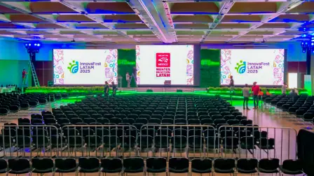 Preparativos del InnovaFest LATAM 2025.