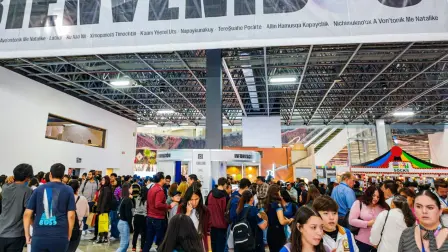 Entrada a la Feria Internacional del Libro de Guadalajara durante la edición de 2024.