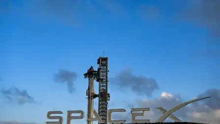 Actualmente, SpaceX está desarrollando el Starship, el cual ya completó con éxito varios vuelos de prueba, pero presenta un retraso considerable en su calendario.

Para más información del tema, visita: https://www.eleconomista.com.mx/empresas/spacex-elon-musk-eleva-valoracion-800-000-millones-dolares-20251206-789932.html

¡Síguenos en nuestras redes sociales para mantenerte informado!

Twitter: https://twitter.com/eleconomista 
Facebook: https://www.facebook.com/ElEconomista.mx
Instagram: https://www.instagram.com/eleconomistamx
LinkedIn: https://www.linkedin.com/company/el-economista/
T

#ElEconomista #EETV