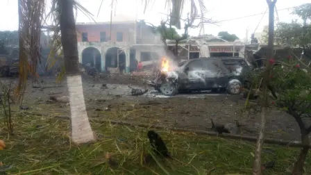 El Gabinete de Seguridad activó de inmediato los protocolos de apoyo y de coordinación interinstitucional.

Para más información del tema, visita: https://www.eleconomista.com.mx/politica/fallecen-2-personas-explosion-camioneta-coahuayana-michoacan-20251206-789947.html 

¡Síguenos en nuestras redes sociales para mantenerte informado!

Twitter: https://twitter.com/eleconomista 
Facebook: https://www.facebook.com/ElEconomista.mx
Instagram: https://www.instagram.com/eleconomistamx
LinkedIn: https://www.linkedin.com/company/el-economista/

#ElEconomista #Michoacán #Coahuayana