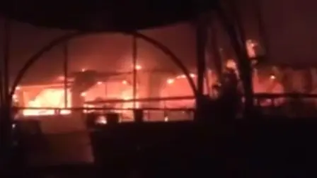 Varios turistas figuran entre las víctimas del incendio, que se desató en una discoteca de Arpora, en el distrito de Goa Norte, según la policía, citada por la agencia Press Trust of India.

Para más información del tema, visita: https://www.eleconomista.com.mx/internacionales/23-muertos-incendio-club-nocturno-india-20251206-789958.html 

¡Síguenos en nuestras redes sociales para mantenerte informado!

Twitter: https://twitter.com/eleconomista 
Facebook: https://www.facebook.com/ElEconomista.mx
Instagram: https://www.instagram.com/eleconomistamx
LinkedIn: https://www.linkedin.com/company/el-economista/

#ElEconomista #Incendio #India