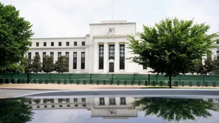 Cuando la Fed se reunió por última vez en octubre, su presidente, Jerome Powell, afirmó que otra reducción de los tipos de interés clave estaba "lejos" de ser algo seguro en diciembre y señaló "opiniones muy divergentes" dentro del banco central.

Para más información del tema, visita: https://www.eleconomista.com.mx/economia/fed-prepara-polemica-reunion-sobre-tasas-interes-20251207-789978.html

¡Síguenos en nuestras redes sociales para mantenerte informado!

Twitter: https://twitter.com/eleconomista 
Facebook: https://www.facebook.com/ElEconomista.mx
Instagram: https://www.instagram.com/eleconomistamx
LinkedIn: https://www.linkedin.com/company/el-economista/
T

#ElEconomista #EETV