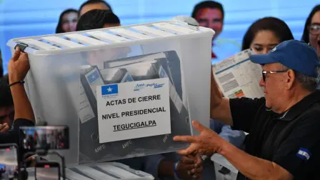 Con un conteo a cuentagotas, Honduras mantiene un empate técnico entre Nasry Asfura y Salvador Nasralla en la contienda presidencial.