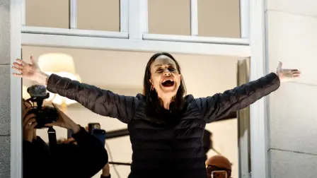 La líder de la oposición venezolana María Corina Machado afirmó este jueves en Oslo que recibió ayuda de Estados Unidos para salir de Venezuela, donde vive en clandestinidad desde agosto de 2024, para viajar a Oslo a recibir el premio Nobel de la Paz.