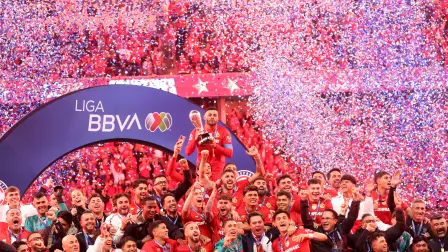 Soccer Football - Liga MX - Final - Second Leg - Toluca v Tigres UANL - Estadio Nemesio Diez, Toluca, Mexico - December 14, 2025 Toluca's Alexis Vega and teammates celebrate with the trophy after winning Liga MX REUTERS/Henry Romero