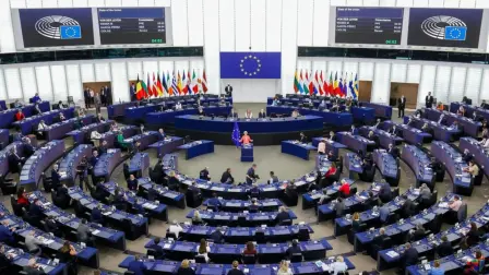 La UE quiere apoyar a Ucrania usando los activos estatales rusos congelados. Pero Moscú contraataca y demanda al proveedor belga de servicios financieros Euroclear, que gestiona dichos activos.