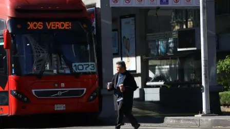 Las autoridades llamaron a la población a mantenerse informada a través de los canales oficiales y a seguir las recomendaciones de Protección Civil durante esta temporada invernal.

Para más información del tema, visita: https://www.eleconomista.com.mx/politica/activan-alertas-naranja-amarilla-bajas-temperaturas-cdmx-domingo-20251220-792192.html 

¡Síguenos en nuestras redes sociales para mantenerte informado!

Twitter: https://twitter.com/eleconomista 
Facebook: https://www.facebook.com/ElEconomista.mx
Instagram: https://www.instagram.com/eleconomistamx
LinkedIn: https://www.linkedin.com/company/el-economista/

#ElEconomista #Clima #Frío