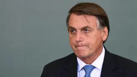 Un juez del tribunal supremo de Brasil negó este viernes el pedido de prisión domiciliaria del expresidente Jair Bolsonaro, condenado a 27 años de cárcel por un intento de golpe de Estado, pero autorizó su traslado a un hospital en Brasilia para ser operado.

¡Síguenos en nuestras redes sociales para mantenerte informado!

Twitter: https://twitter.com/eleconomista 
Facebook: https://www.facebook.com/ElEconomista.mx
Instagram: https://www.instagram.com/eleconomistamx
LinkedIn: https://www.linkedin.com/company/el-economista/

#ElEconomista #JairBolsonaro