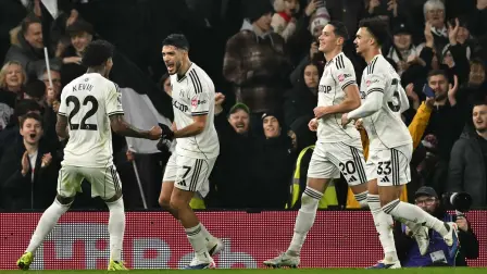 Fulham's Mexican striker #07 Raul Jimenez (2L) celebrates scoring the opening goal during the English Premier League football match between Fulham and Nottingham Forest at Craven Cottage in London on December 22, 2025. (Photo by Ben STANSALL / AFP) / RESTRICTED TO EDITORIAL USE. NO USE WITH UNAUTHORIZED AUDIO, VIDEO, DATA, FIXTURE LISTS, CLUB/LEAGUE LOGOS OR 'LIVE' SERVICES. ONLINE IN-MATCH USE LIMITED TO 120 IMAGES. AN ADDITIONAL 40 IMAGES MAY BE USED IN EXTRA TIME. NO VIDEO EMULATION. SOCIAL MEDIA IN-MATCH USE LIMITED TO 120 IMAGES. AN ADDITIONAL 40 IMAGES MAY BE USED IN EXTRA TIME. NO USE IN BETTING PUBLICATIONS, GAMES OR SINGLE CLUB/LEAGUE/PLAYER PUBLICATIONS. /