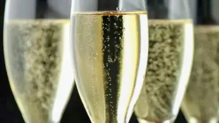 Champaña para celebrar: Dom Pérignon x Murakami Vintage 2015 convierte el brindis en un objeto de colección para cerrar el año.