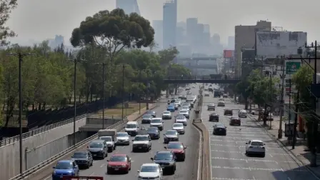 El Estado de México suspendió este viernes la Fase 1 de la Contingencia Ambiental Atmosférica, que provocó activar el Doble Hoy No Circula en la víspera, después de que en su reporte de las 10:00 hora permanecieron condiciones de la calidad del aire favorables.

Para más información del tema, visita: https://www.eleconomista.com.mx/ 

¡Síguenos en nuestras redes sociales para mantenerte informado!

Twitter: https://twitter.com/eleconomista 
Facebook: https://www.facebook.com/ElEconomista.mx
Instagram: https://www.instagram.com/eleconomistamx
LinkedIn: https://www.linkedin.com/company/el-economista/

#ElEconomista #ContingenciaAmbiental #HoyNoCircula
