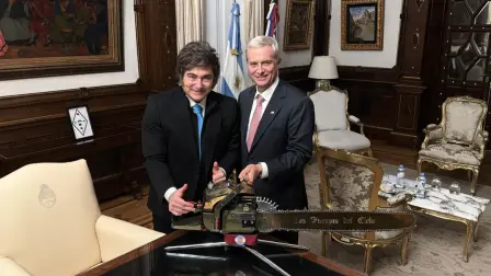 This handout picture released by Argentinas Presidency shows Argentina's President Javier Milei (L) and Chiles president-elect Jose Antonio Kast posing at the Casa Rosada in Buenos Aires on December 16, 2025. The two right-wing leaders met at the Casa Rosada shortly after midday, according to television images, with no details released by the government. (Photo by Handout / Argentinian Presidency / AFP) / RESTRICTED TO EDITORIAL USE - MANDATORY CREDIT "AFP PHOTO /  ARGENTINAS PRESIDENCY" - HANDOUT - NO MARKETING NO ADVERTISING CAMPAIGNS - DISTRIBUTED AS A SERVICE TO CLIENTS