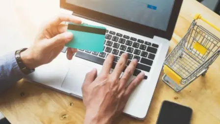 Las compras por Internet alcanzaron un nivel récord durante la temporada festiva en Estados Unidos al superar por primera vez los 250,000 millones de dólares, impulsadas por el auge de las transacciones desde celulares y el uso masivo de la IA , según un estudio publicado el miércoles.

Para más información del tema, visita: https://www.eleconomista.com.mx/sectorfinanciero/ventas-online-baten-record-temporada-festiva-eu-20260108-794333.html

¡Síguenos en nuestras redes sociales para mantenerte informado!

Twitter: https://twitter.com/eleconomista 
Facebook: https://www.facebook.com/ElEconomista.mx
Instagram: https://www.instagram.com/eleconomistamx
LinkedIn: https://www.linkedin.com/company/el-economista/

#ElEconomista #ComprasenLínea