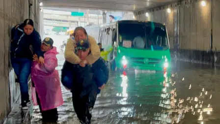 Con tormentas sin precedentes y millones de metros cúbicos sin aprovechar, la gestión pluvial se perfila como uno de los principales retos de infraestructura urbana en la capital

Para más información del tema, visita:https://www.eleconomista.com.mx/econohabitat/lluvias-historicas-2025-exponen-limites-drenaje-urbano-ciudad-mexico-20260109-794511.html
Twitter: https://twitter.com/eleconomista 
Sitio web: https://www.eleconomista.com.mx/ 
Facebook: https://www.facebook.com/ElEconomista.mx 

#ElEconomista #CapitalHumano #EETV