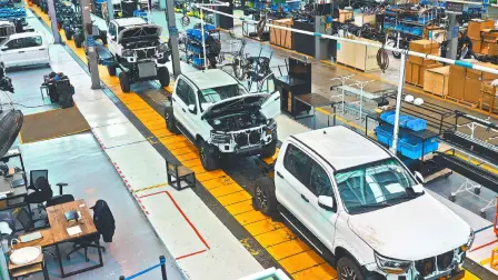 La industria automotriz en México no logra alcanzar la meta de producción de los 4 millones de vehículos ligeros, como era su meta para el 2025.

Para más información del tema, visita: https://www.eleconomista.com.mx/empresas/mexico-logra-superar-meta-4-millones-autos-2025-culpa-aranceles-trump-20260109-794588.html

¡Síguenos en nuestras redes sociales para mantenerte informado!

Twitter: https://twitter.com/eleconomista 
Facebook: https://www.facebook.com/ElEconomista.mx
Instagram: https://www.instagram.com/eleconomistamx
LinkedIn: https://www.linkedin.com/company/el-economista/

#ElEconomista #IndustriaAutomotriz #Aranceles