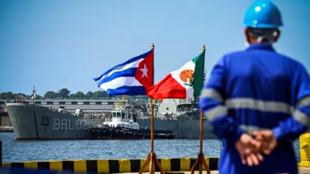 El petrolero Ocean Mariner salió el 5 de enero de la terminal de Petróleos Mexicanos (Pemex), ubicada en Pajaritos en el puerto de Coatzacoalcos (este), con destino a la refinería Ñico López en La Habana.

Para más información del tema, visita: https://www.eleconomista.com.mx/internacionales/medio-crisis-cuba-recibe-barco-petroleo-85-000-barriles-crudo-procedente-mexico-20260109-794637.html

¡Síguenos en nuestras redes sociales para mantenerte informado!

Twitter: https://twitter.com/eleconomista 
Facebook: https://www.facebook.com/ElEconomista.mx
Instagram: https://www.instagram.com/eleconomistamx
LinkedIn: https://www.linkedin.com/company/el-economista/

#ElEconomista #EETV