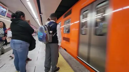 Miles de estudiantes de la CDMX utilizan el Metro para poder llegar a sus centros de estudio.
