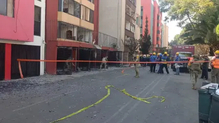 De acuerdo con el Gobierno capitalino, se mantiene el seguimiento puntual a la atención médica y a los apoyos para las personas afectadas por el estallido ocurrido en un edificio habitacional ubicado en el cruce de Paseo de los Naranjos y Paseo de los Cipreses.

Para más información del tema, visita: https://www.eleconomista.com.mx/politica/explosion-paseos-taxquena-24-familias-reciben-apoyo-hombre-permanece-hospitalizado-20260110-794708.html 

¡Síguenos en nuestras redes sociales para mantenerte informado!

Twitter: https://twitter.com/eleconomista 
Facebook: https://www.facebook.com/ElEconomista.mx
Instagram: https://www.instagram.com/eleconomistamx
LinkedIn: https://www.linkedin.com/company/el-economista/

#ElEconomista #PaseosdeTaxqueña #Explosión