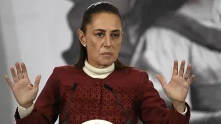 La presidenta de México, Claudia Sheinbaum, informó este lunes que le dijo a su homólogo estadounidense Donald Trump que su gobierno "está en contra de las intervenciones militares", cuando este le preguntó su opinión sobre el derrocamiento del presidente venezolano, Nicolás Maduro, en un ataque de Estados Unidos en Caracas.

Para más información del tema, visita: https://www.eleconomista.com.mx/politica/le-dijo-sheinbaum-trump-sobre-intervencion-venezuela-envio-crudo-cuba-20260112-794884.html

¡Síguenos en nuestras redes sociales para mantenerte informado!

Twitter: https://twitter.com/eleconomista 
Facebook: https://www.facebook.com/ElEconomista.mx
Instagram: https://www.instagram.com/eleconomistamx
LinkedIn: https://www.linkedin.com/company/el-economista/

#ElEconomista #EETV