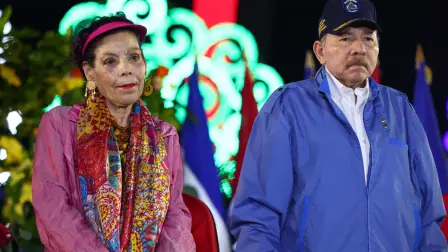 This handout picture released by the official El 19 Digital news outlet on September 25, 2025, shows Nicaragua's President Daniel Ortega and Co-President Rosario Murillo attending the parade marking the 46th anniversary of the Nicaraguan National Police in Managua. The United States wants to steal Venezuela's oil reserves by deploying warships in the Caribbean, Nicaraguan President Daniel Ortega said on September 25, 2025. (Photo by Jairo CAJINA / El 19 DIGITAL / AFP) / RESTRICTED TO EDITORIAL USE - MANDATORY CREDIT 