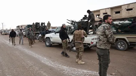 Personal del ejército sirio llega para reemplazar a las fuerzas kurdas.