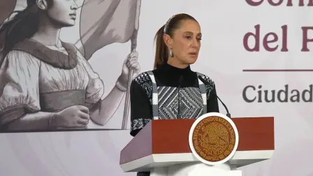 La presidenta de México, Claudia Sheinbaum, reiteró la mañana de este martes que el envío de petróleo a Cuba se trata de una decisión soberana del Estado mexicano y, en determinados casos, de una medida con carácter humanitario, en medio de versiones que apuntan a la presunta cancelación de un cargamento programado para finales de enero.

Para más información del tema, visita: https://www.eleconomista.com.mx/politica/sheinbaum-defiende-decision-soberana-humanitaria-envio-petroleo-pemex-cuba-20260127-797176.html

¡Síguenos en nuestras redes sociales para mantenerte informado!

Twitter: https://twitter.com/eleconomista 
Facebook: https://www.facebook.com/ElEconomista.mx
Instagram: https://www.instagram.com/eleconomistamx
LinkedIn: https://www.linkedin.com/company/el-economista/

#ElEconomista #EETV