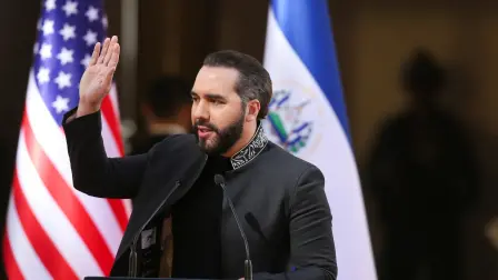 Bukele firma acuerdo comercial entre El Salvador y EU.